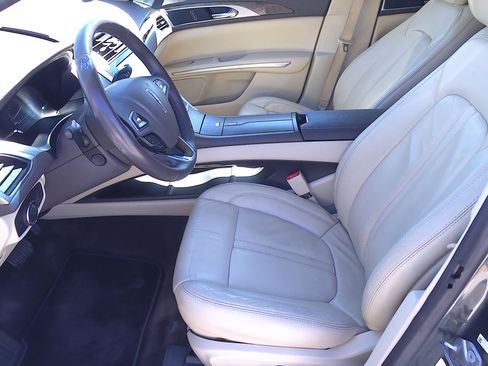 Used 2015 Lincoln MKZ image 7