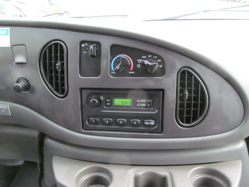 Used 2006 Ford E-350 and Econoline 350 image 11