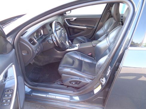 Used 2015 Volvo S60 T5 image 3