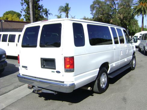 Used 2014 Ford E-350 and Econoline 350 XLT image 6