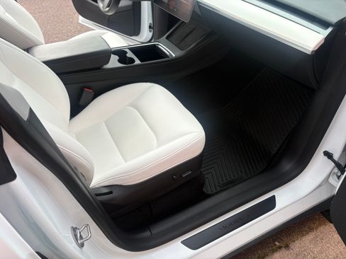 Used 2023 Tesla Model Y AWD image 10