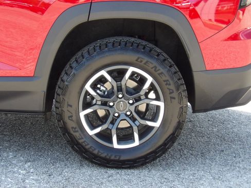 Used 2025 Chevrolet Equinox ACTIV image 9