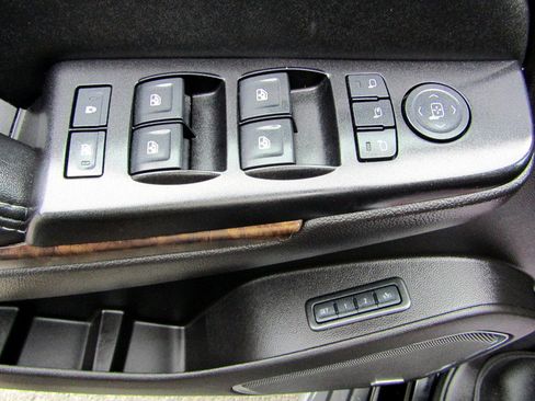 Used 2016 Chevrolet Tahoe 4WD LT image 22
