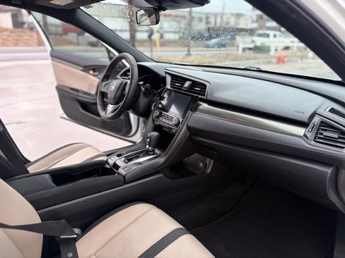 Used 2019 Honda Civic EX image 11