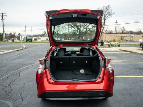 Used 2016 Toyota Prius image 12