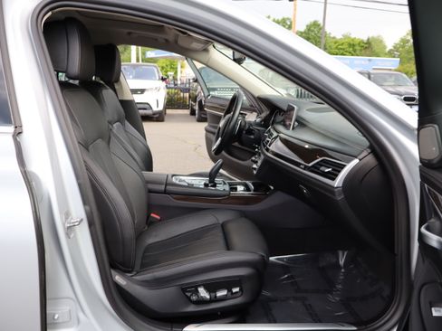 Used 2019 BMW 740i xDrive UNAVAIL AWD/4WD image 16