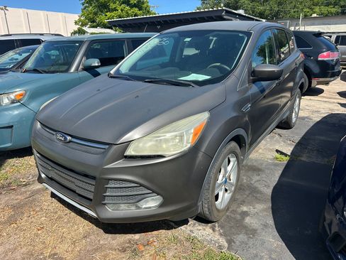 Used 2014 Ford Escape SE image 2