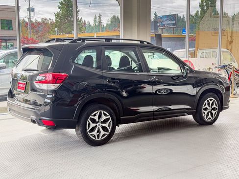 Used 2023 Subaru Forester Premium AWD/4WD image 4
