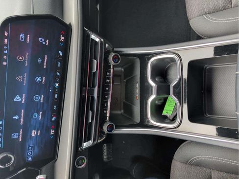 Used 2025 Chevrolet Traverse LT image 15