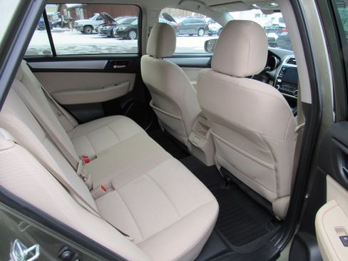 Used 2019 Subaru Outback 2.5i Premium image 16