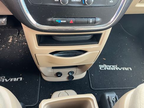 Used 2016 Dodge Grand Caravan American Value Package image 28