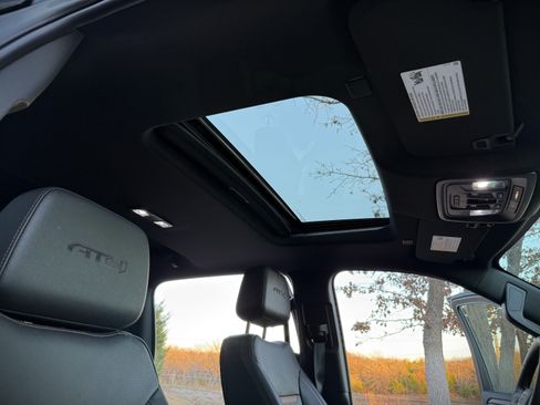 Used 2025 GMC Sierra 2500 AT4 image 35