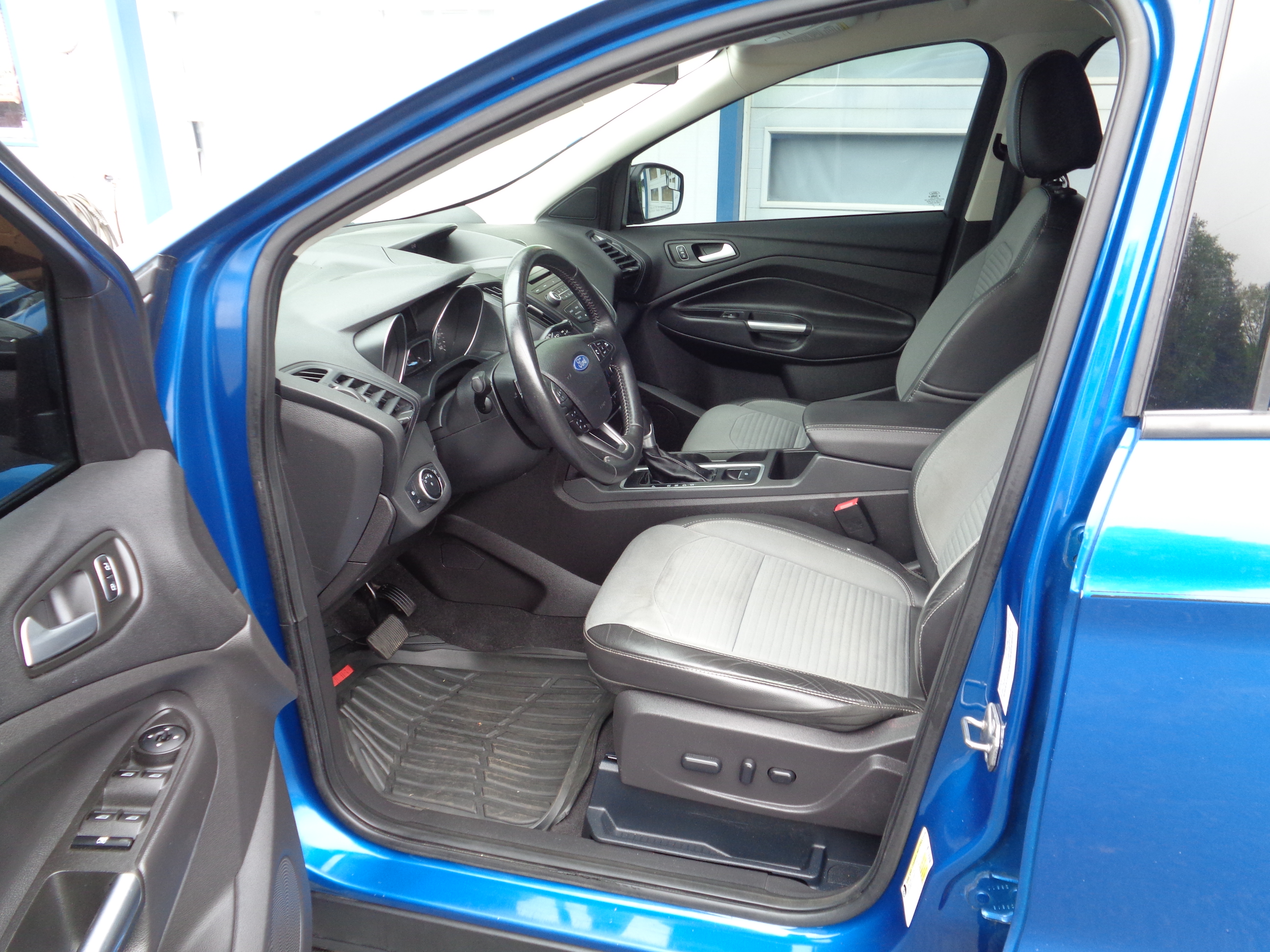 Used 2017 Ford Escape SE AWD/4WD image 4
