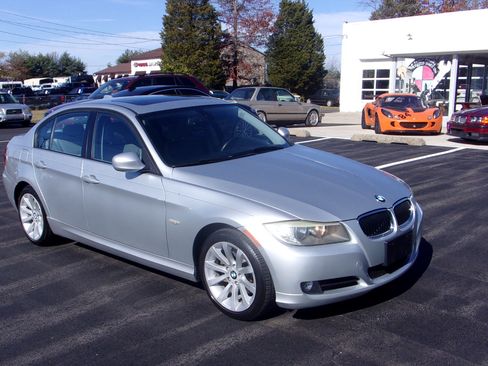 Used 2011 BMW 328i image 1