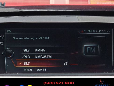 Used 2017 BMW 320i xDrive image 10