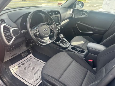 Used 2020 Kia Soul GT-Line FWD image 2