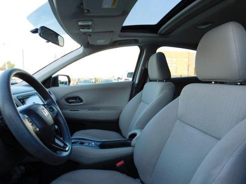 Used 2017 Honda HR-V EX image 9