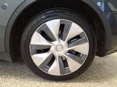 Used 2021 Tesla Model Y Long Range image 7