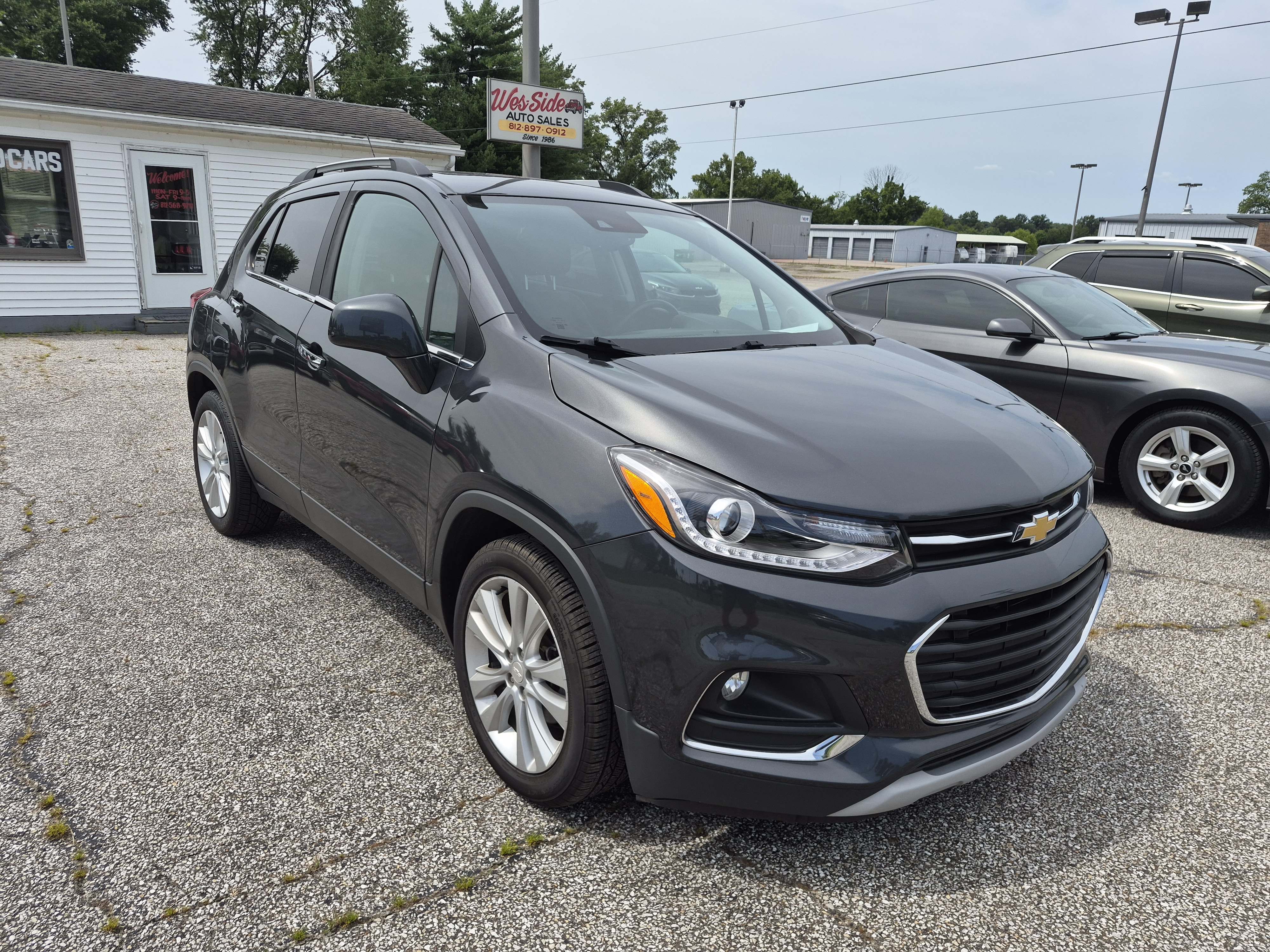 Used 2020 Chevrolet Trax FWD Premier image 2