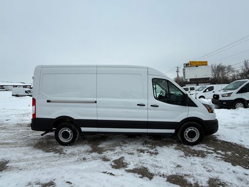 Used 2023 Ford Transit 250 image 2