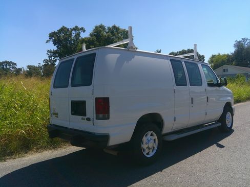 Used 2013 Ford E-250 and Econoline 250 image 2