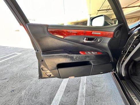 Used 2010 Lexus LS 460 Luxury image 9
