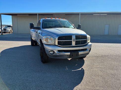 Used 2007 Dodge Ram 3500 Truck SLT image 2