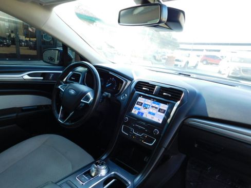 Used 2019 Ford Fusion SE image 26