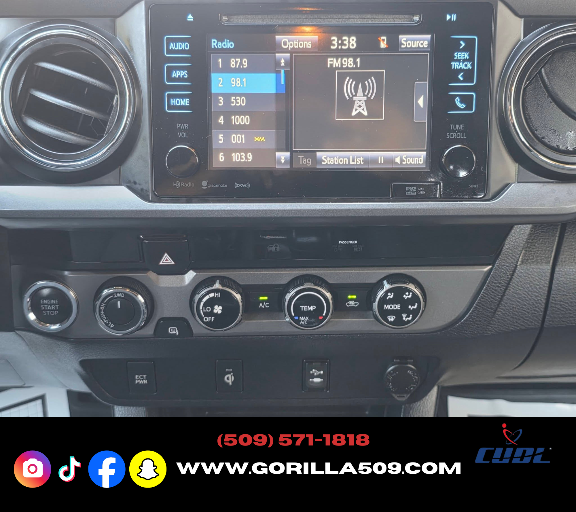 Used 2017 Toyota Tacoma TRD Off-Road AWD/4WD image 11