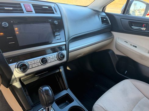 Used 2017 Subaru Outback 2.5i Premium image 16