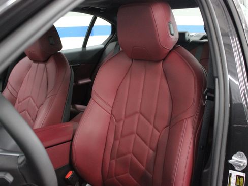 Used 2025 BMW i5 xDrive40 image 40