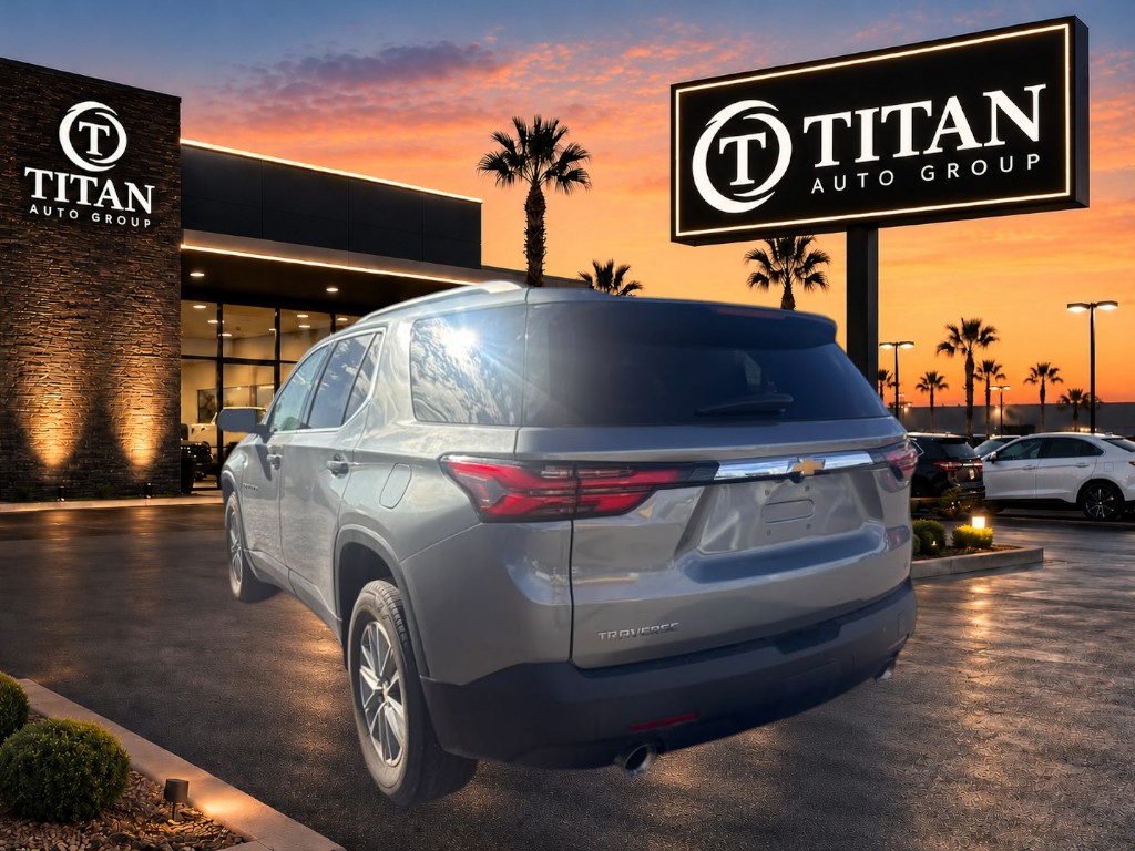 Used 2023 Chevrolet Traverse FWD LT image 6