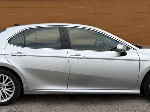 Used 2018 Toyota Camry XLE image 1