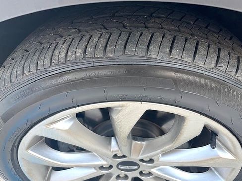 Used 2019 Lincoln MKC Select image 18