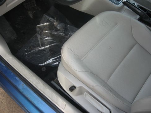 Used 2015 Volkswagen Golf S image 9