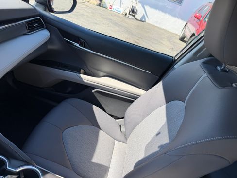 Used 2021 Toyota Camry LE FWD image 11