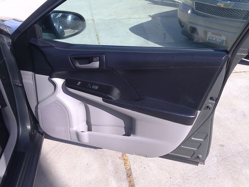 Used 2012 Toyota Camry LE image 11