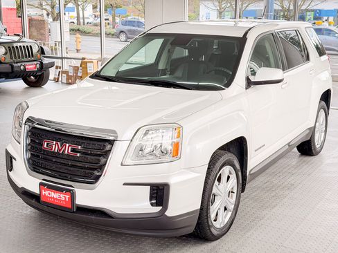Used 2017 GMC Terrain SLE image 3