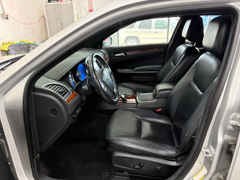 Used 2012 Chrysler 300 Limited RWD image 10