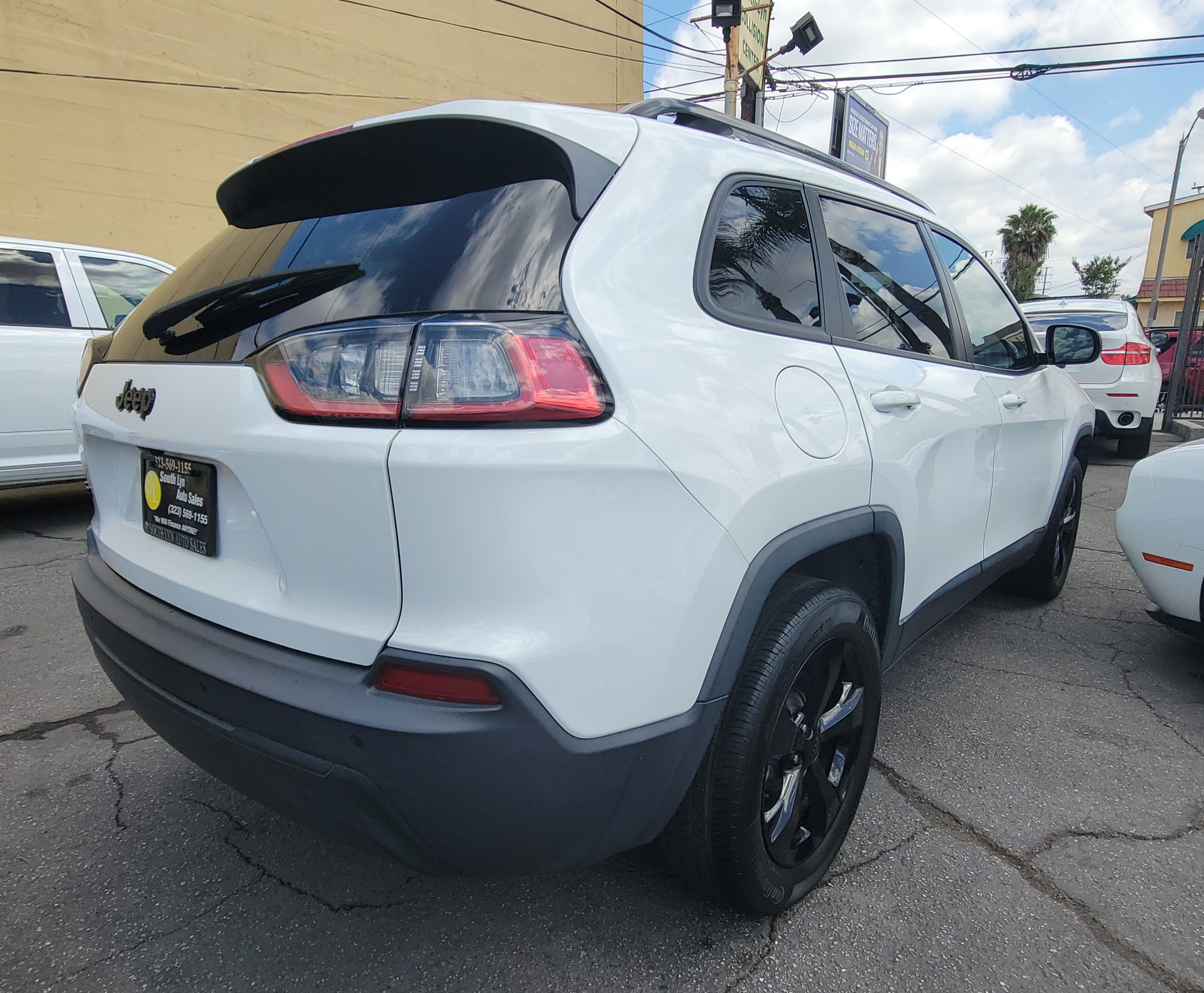 Used 2020 Jeep Cherokee Altitude AWD/4WD image 6