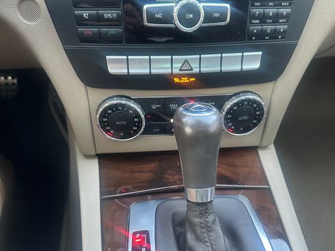 Used 2013 Mercedes-Benz C 250 image 34