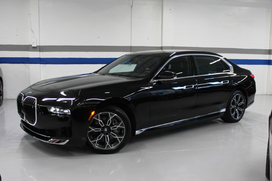 Used 2024 BMW i7 xDrive60 AWD/4WD image 1