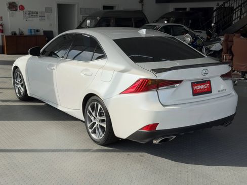 Used 2018 Lexus IS 300 image 6