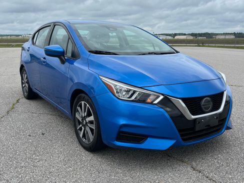 Used 2020 Nissan Versa SV FWD image 13