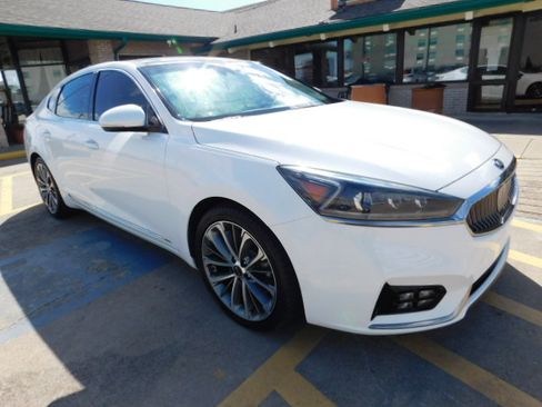 Used 2019 Kia Cadenza Technology image 2