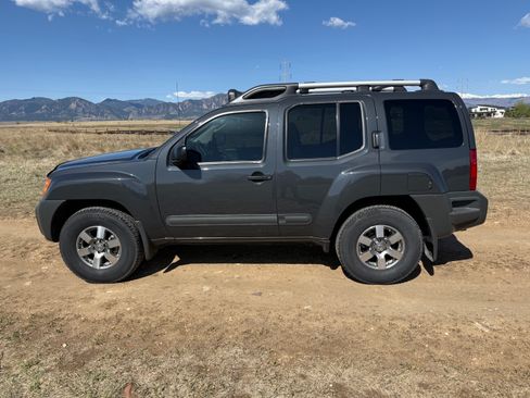 Used 2011 Nissan Xterra 4WD PRO-4X image 2