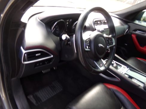 Used 2019 Jaguar F-PACE S image 10
