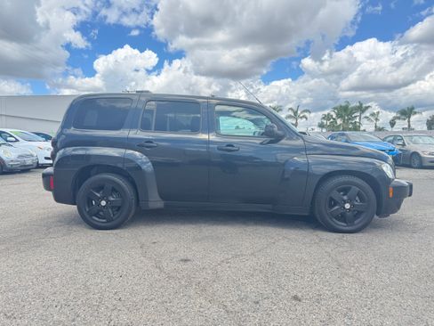 Used 2011 Chevrolet HHR LT image 9