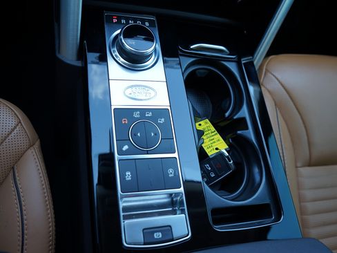 Used 2020 Land Rover Discovery HSE image 21