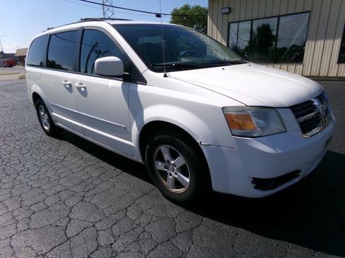 Used 2010 Dodge Grand Caravan SXT FWD image 7